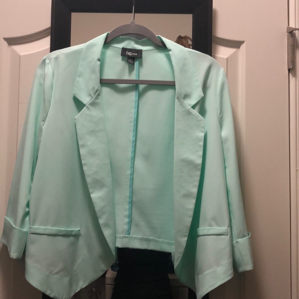 Blazer in mint green like new